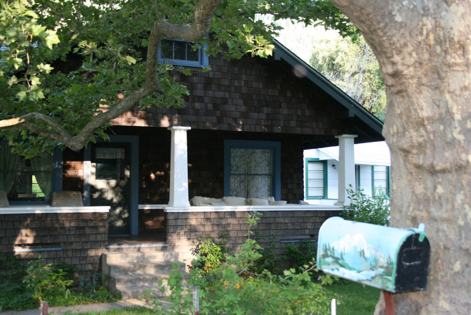 A house with a mailbox in front of it.